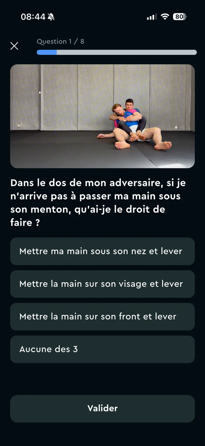Quiz de l'app Strap BJJ : question à choix multiples sur une technique